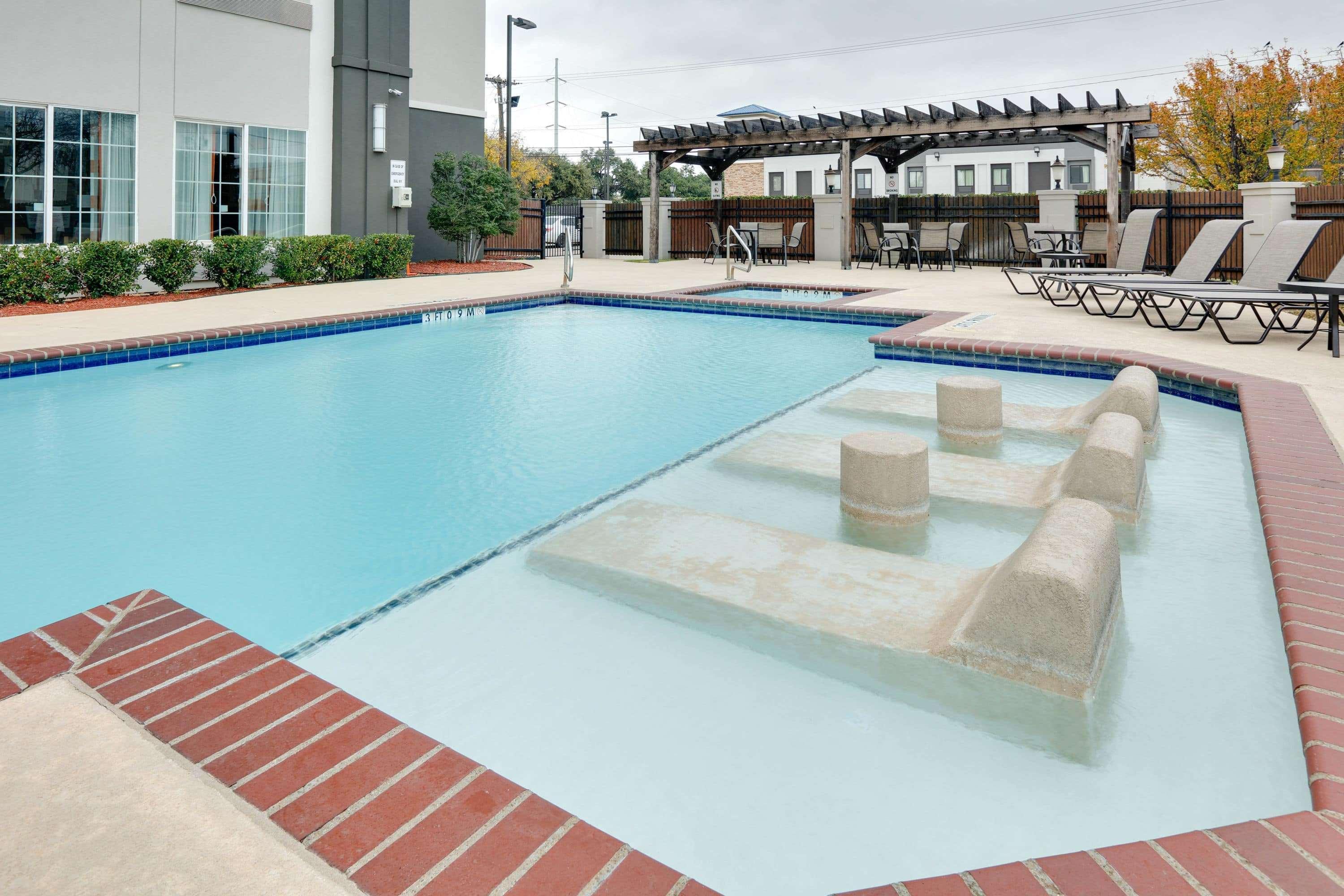 La Quinta By Wyndham Dallas Love Field Exterior photo